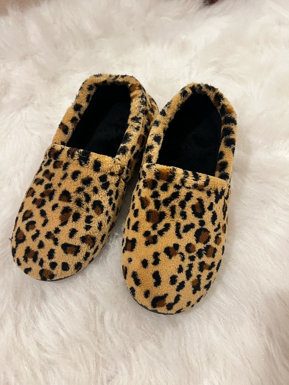 Plush Leopard Print Slip-On Slippers
